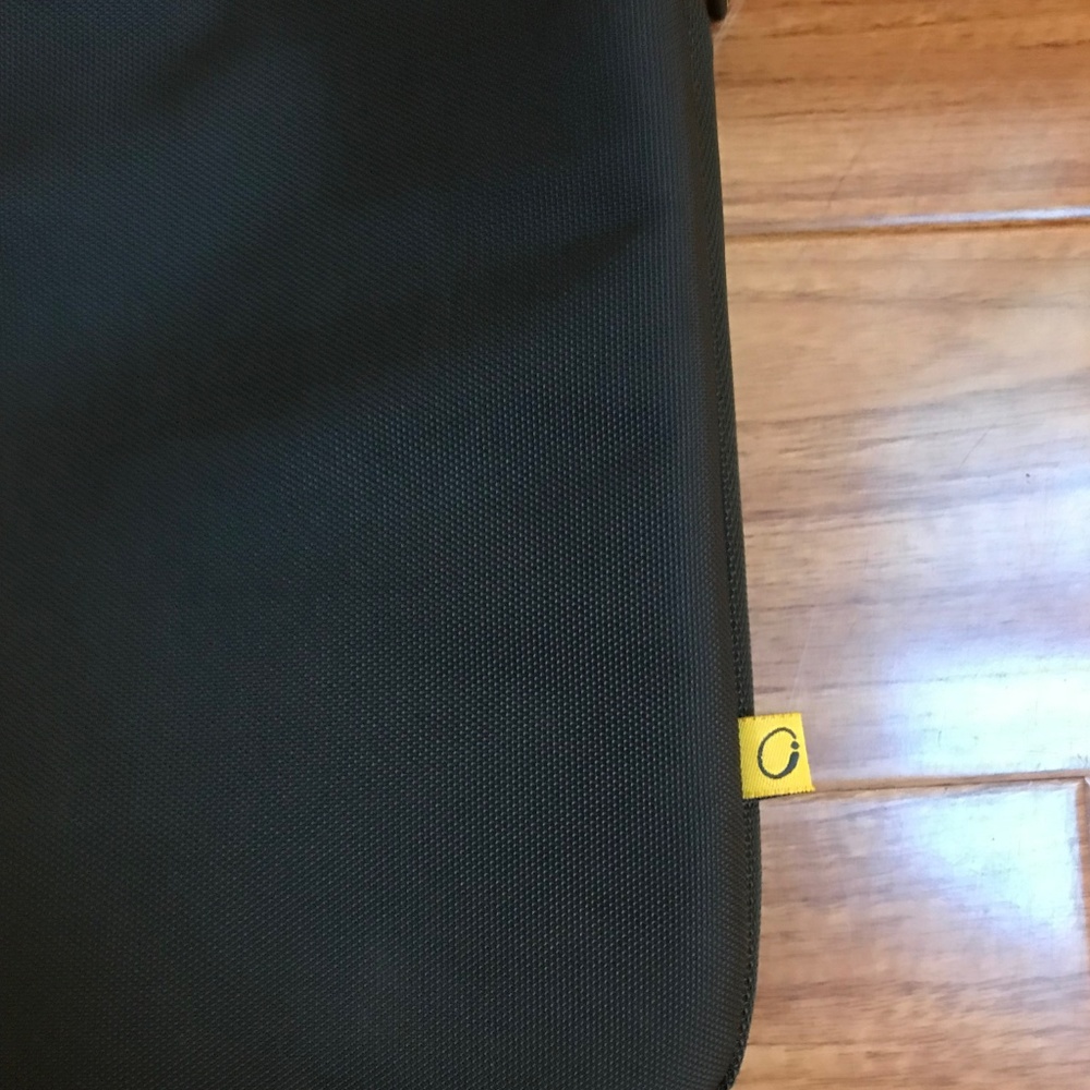 INCASE Nylon Bag - Picture 4 of 8